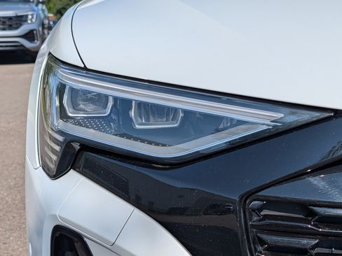 Used 2024 Audi Q8 e-tron Premium Plus w/ Premium Plus Package AWD/4WD image 16
