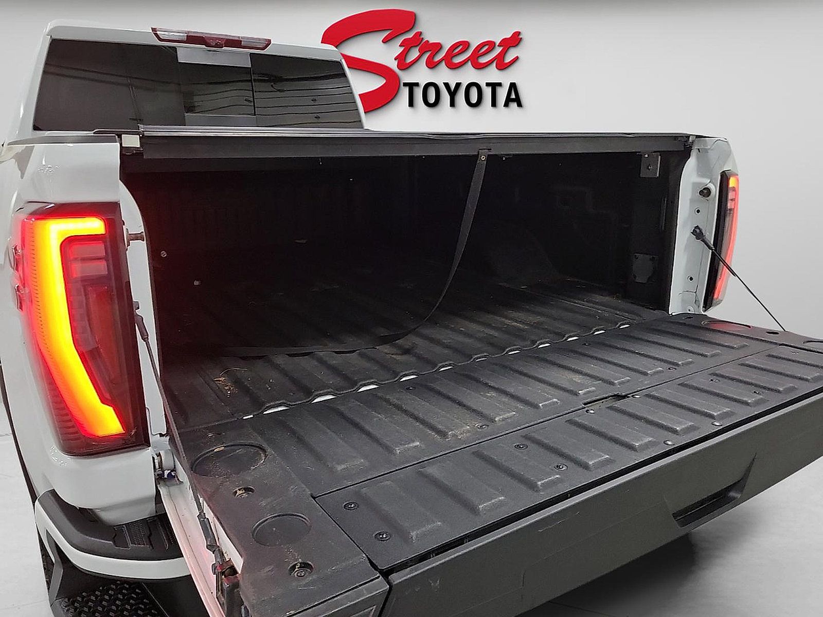 Used 2024 GMC Sierra 2500 AT4 w/ AT4 Premium Plus Package AWD/4WD image 7
