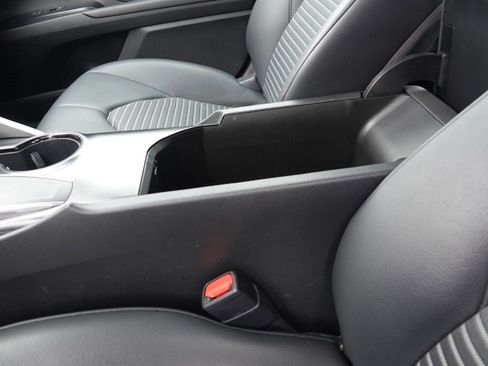 Used 2019 Toyota Camry L image 23