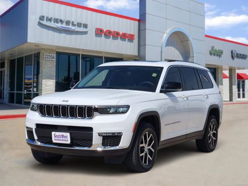 Used 2023 Jeep Grand Cherokee L Limited AWD/4WD image 2