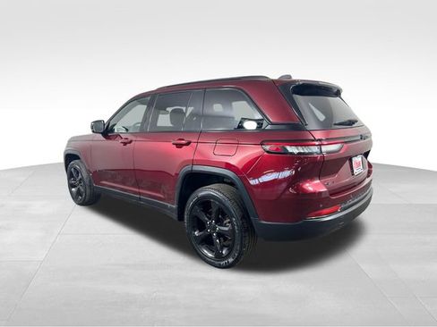 Used 2023 Jeep Grand Cherokee Altitude image 4