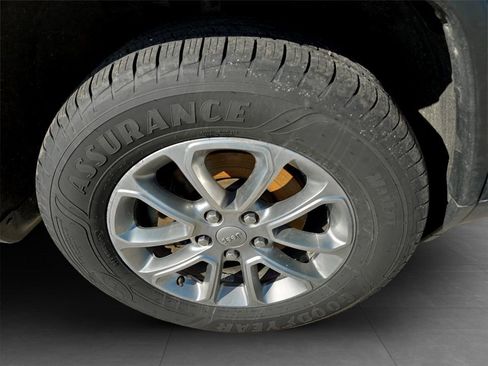 Used 2014 Jeep Grand Cherokee Limited w/ Trailer Tow Group IV image 35