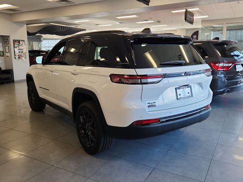 New 2025 Jeep Grand Cherokee Limited AWD/4WD image 6