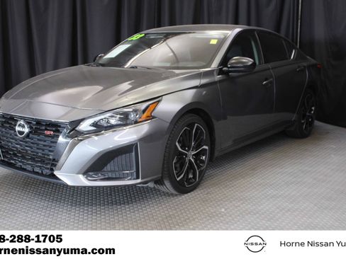 Used 2023 Nissan Altima 2.5 SR FWD image 3