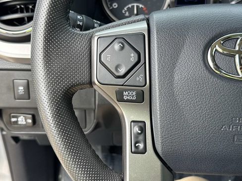 Used 2020 Toyota Tacoma SR5 RWD image 41