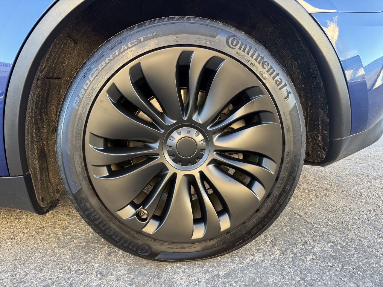 Used 2024 Tesla Model Y Long Range AWD/4WD image 32
