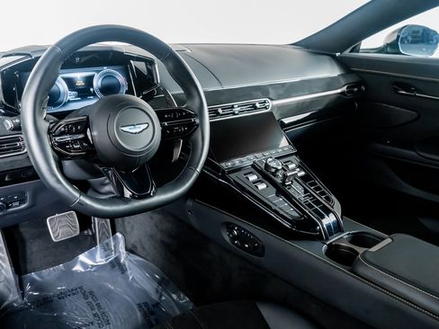 Used 2025 Aston Martin V8 Vantage Coupe image 2