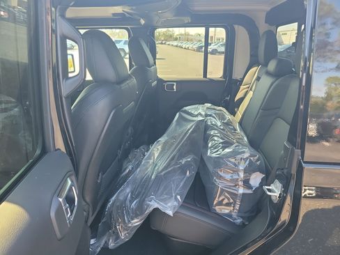 New 2026 Jeep Gladiator Rubicon AWD/4WD image 6