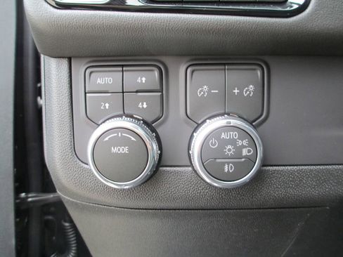 New 2026 GMC Yukon XL AT4 AWD/4WD image 17
