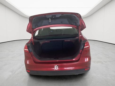 Used 2017 Ford Focus SE FWD image 8