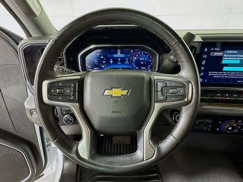 Used 2025 Chevrolet Silverado 1500 LT image 9