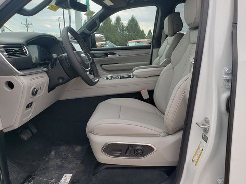 New 2026 Jeep Grand Wagoneer 4WD image 10