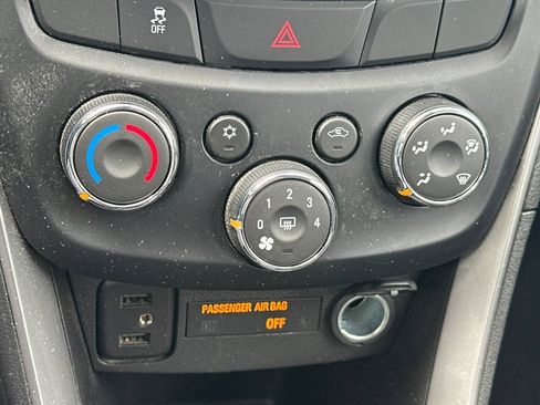Used 2020 Chevrolet Trax LS FWD image 19