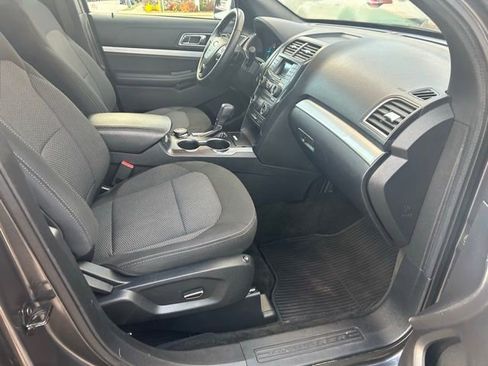 Used 2017 Ford Explorer XLT AWD/4WD image 21