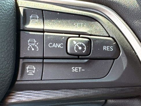 Used 2025 Jeep Grand Cherokee 4WD image 17