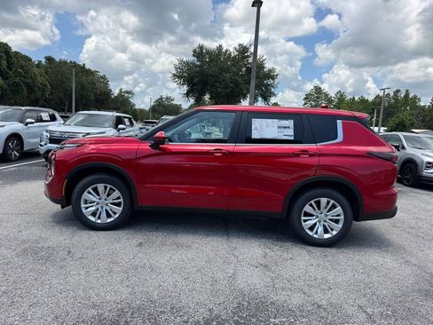 New 2025 Mitsubishi Outlander ES image 4
