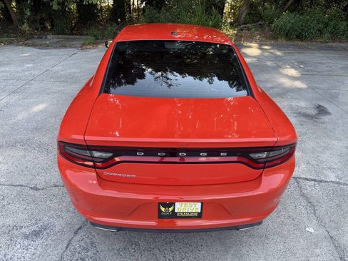 Used 2020 Dodge Charger SXT RWD image 2