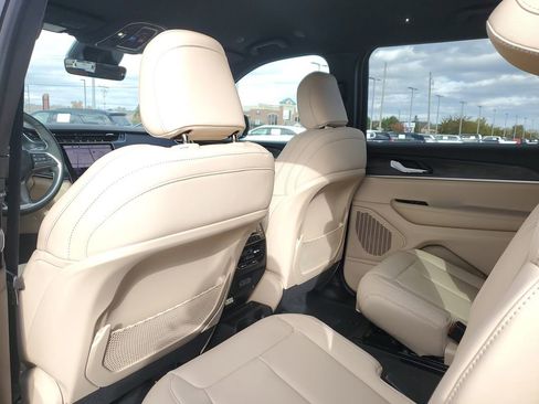 New 2025 Jeep Grand Cherokee L Limited w/ Black Appearance Package image 12