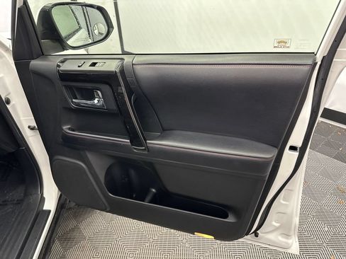 Used 2019 Toyota 4Runner TRD Off-Road Premium AWD/4WD image 15