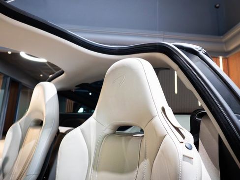 Used 2018 McLaren 720S Luxury RWD image 23