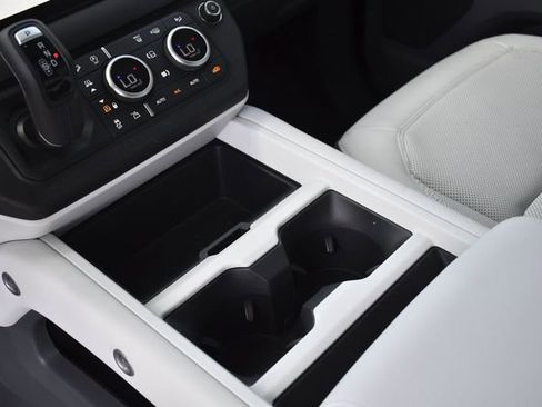 Used 2025 Land Rover Defender 110 X-Dynamic SE image 12