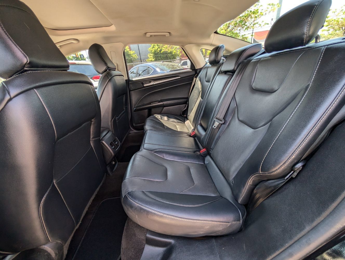 Used 2020 Ford Fusion Titanium AWD/4WD image 17