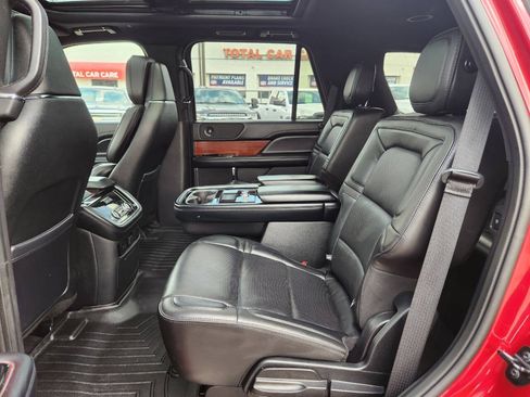 Used 2018 Lincoln Navigator Reserve w/ Technology Package AWD/4WD image 13