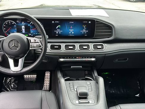 Used 2023 Mercedes-Benz GLS 450 4MATIC image 9