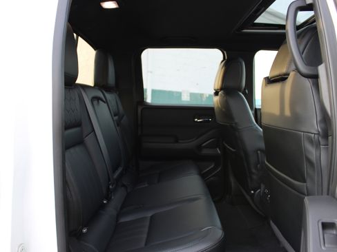 Certified 2022 Nissan Frontier PRO-4X w/ Pro-4X Premium Package image 12