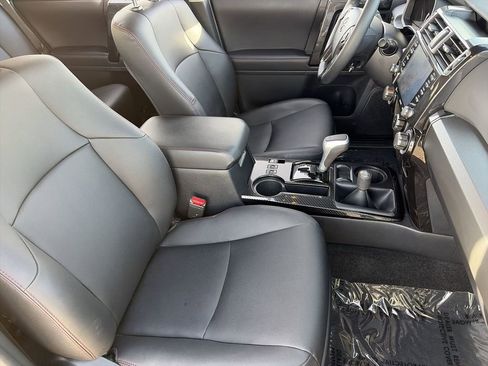 Used 2022 Toyota 4Runner TRD Off-Road Premium AWD/4WD image 26