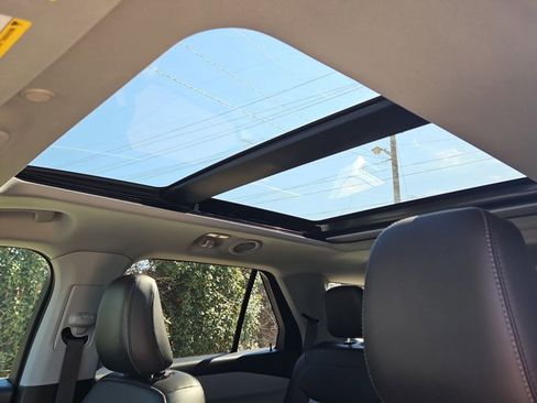 Certified 2022 Ford Explorer XLT w/ Equipment Group 202A image 16