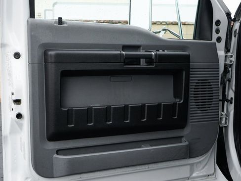 Used 2015 Ford F650 2WD Crew Cab Super Duty image 27