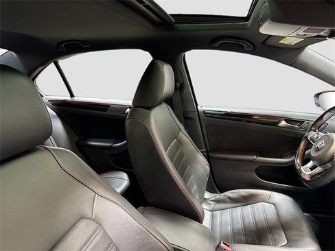 Used 2017 Volkswagen Jetta GLI image 31