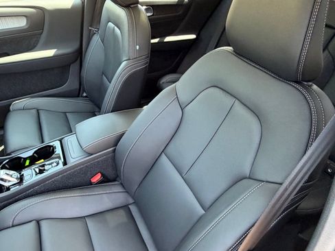 New 2026 Volvo XC40 B5 Plus w/ Climate Package AWD/4WD image 19