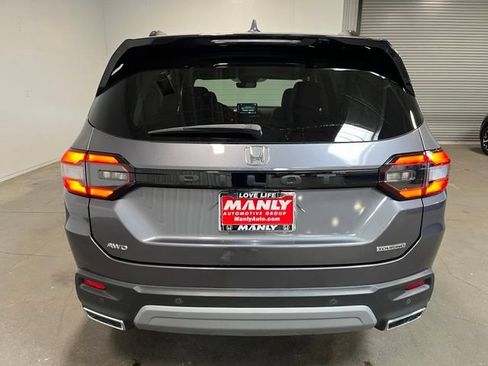 Used 2024 Honda Pilot Touring image 4