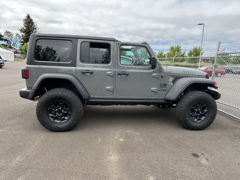 Used 2023 Jeep Wrangler Unlimited w/ Convenience Group AWD/4WD image 6