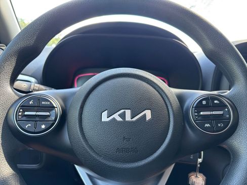 Used 2025 Kia Soul LX w/ LX Technology Package FWD image 27