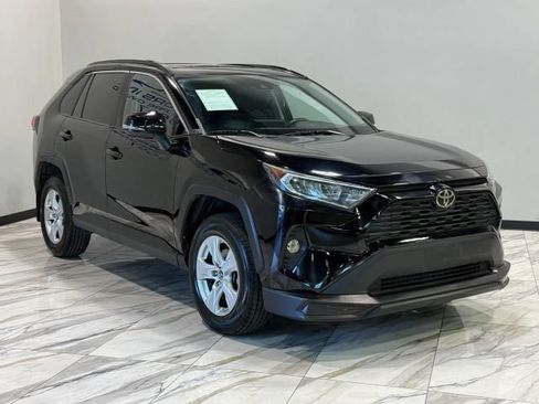 Used 2019 Toyota RAV4 XLE w/ Convenience Package FWD image 4