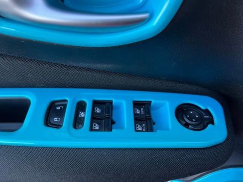 Used 2020 Jeep Renegade Latitude w/ Cold Weather Group FWD image 11