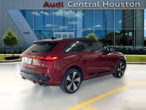 New 2025 Audi SQ5 Prestige image 9