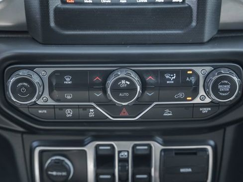 Used 2021 Jeep Wrangler Unlimited Sahara image 33