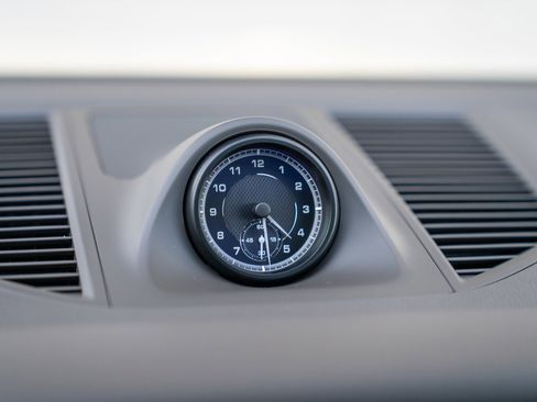 Certified 2026 Porsche Macan image 16