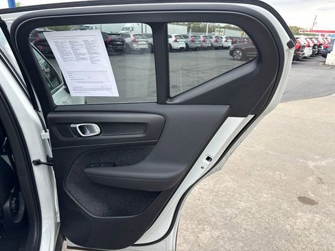 Certified 2025 Volvo XC40 B5 Core AWD/4WD image 35