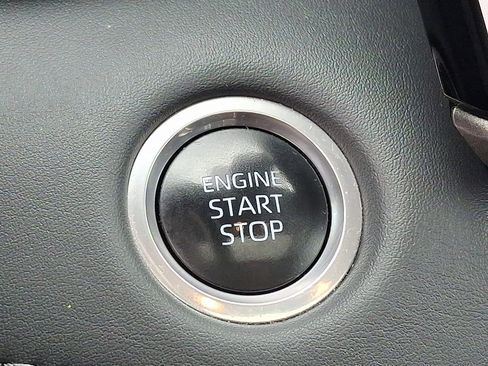 Used 2024 Toyota Highlander XLE AWD/4WD image 24