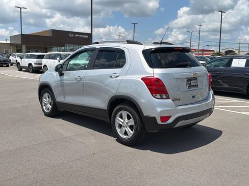 Used 2022 Chevrolet Trax LT w/ LT Convenience Package FWD image 7