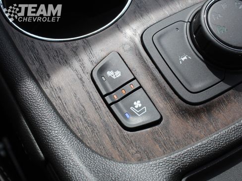 Certified 2021 GMC Acadia Denali w/ Denali Ultimate Package AWD/4WD image 22