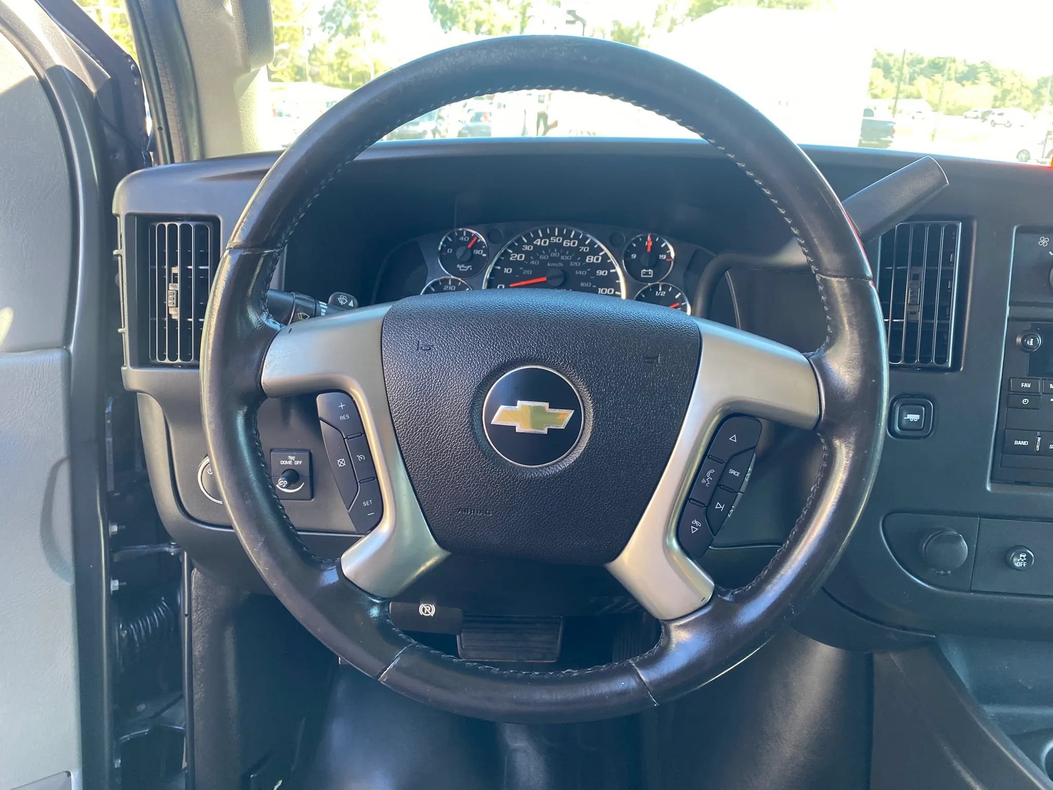 Used 2016 Chevrolet Express 3500 LS w/ Chrome Appearance Package RWD image 10