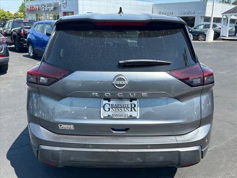 Used 2024 Nissan Rogue S FWD image 4