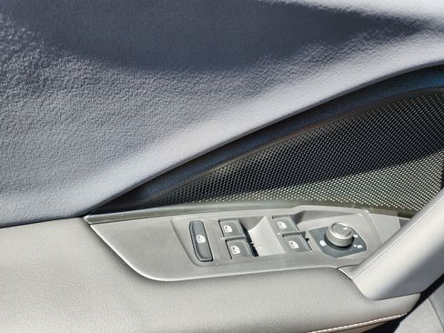 New 2025 Volkswagen Tiguan SE image 18