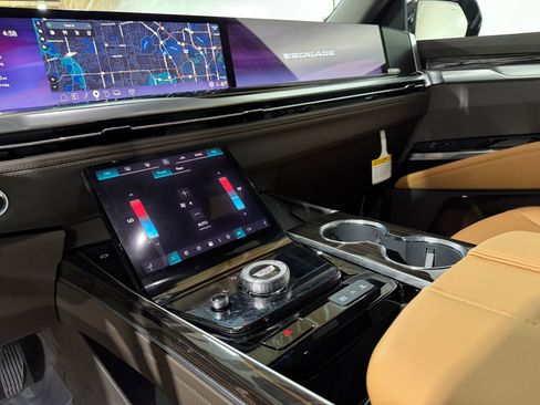 New 2026 Cadillac Escalade Luxury w/ Touring Package AWD/4WD image 31